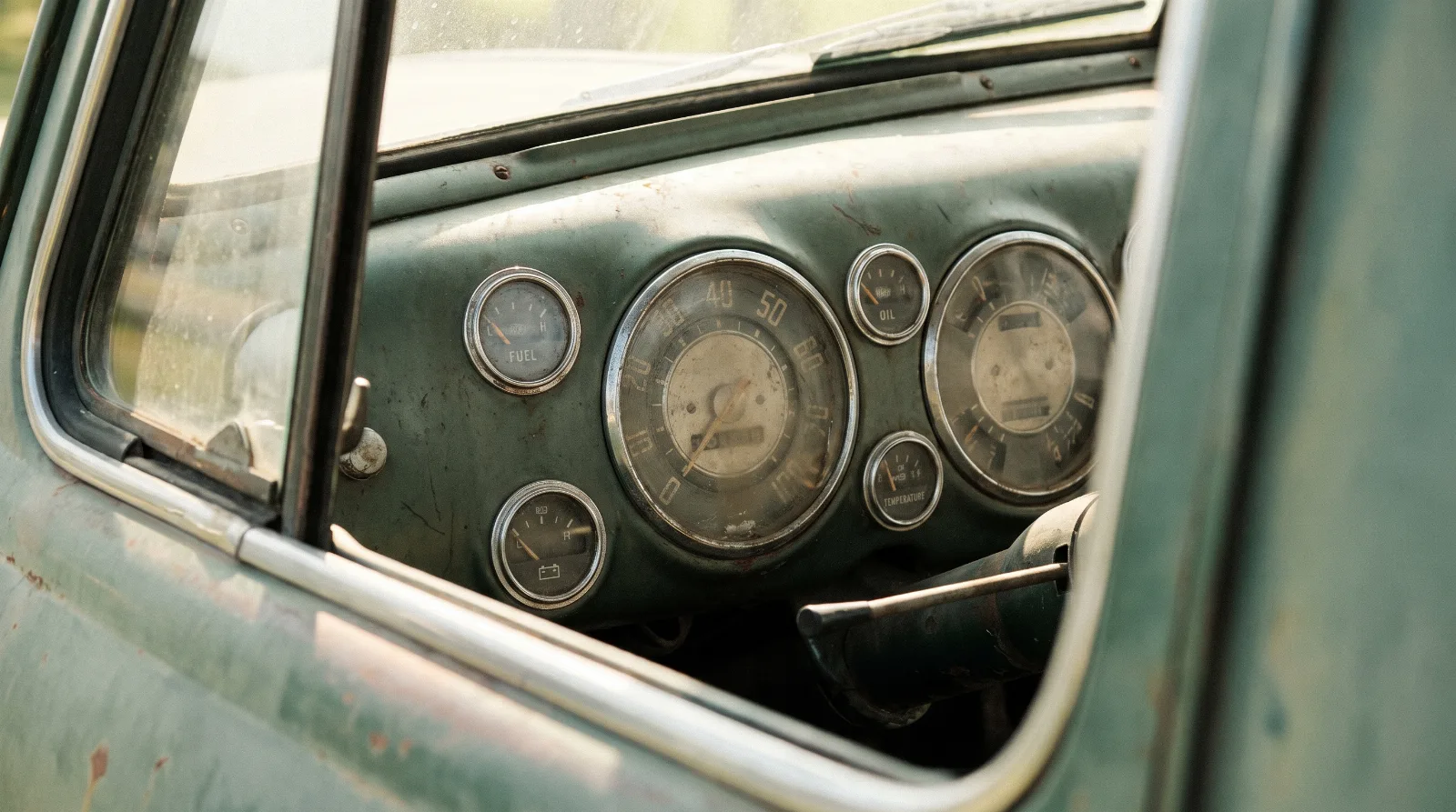 Instrument cluster in the dashboard of an early 1950s Chevrolet truck